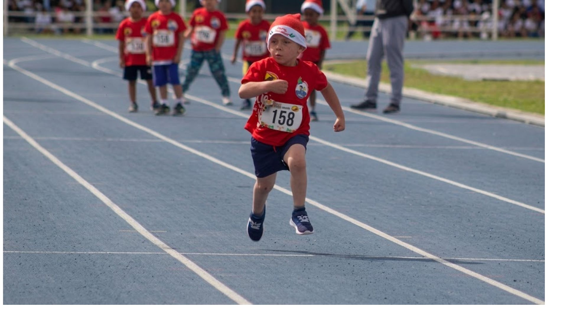 Velocista infantil en la pista